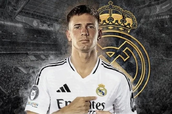 皇马马斯坦托诺赠祖籍地签名球衣，民众沸腾